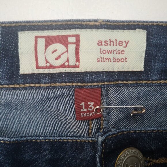 l.e.i. Ashley Ladies Size 13 Short Medium Wash Low Rise Slim Boot Jeans - Picture 3 of 15